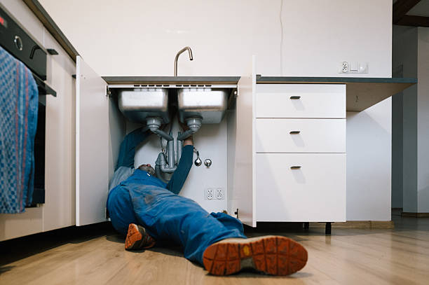 Professional Emergency Plumber technician working in Hampton, NJ